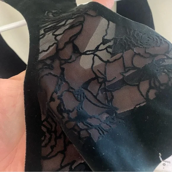Lululemon Regenerate Bra Black Velvet Trim and Lace Size Small - Picture 6 of 14